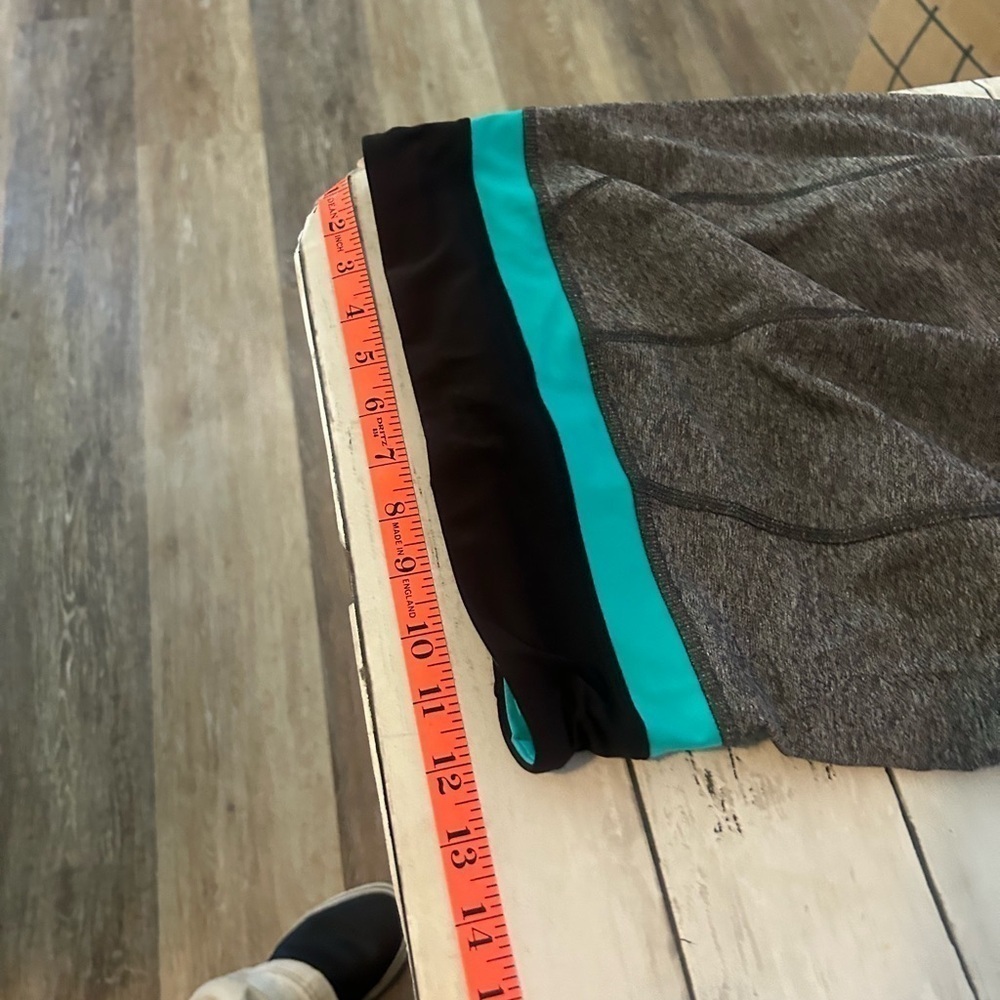 Lululemon Gray Teal Black Mesh Athleisure Leggings
Zip Pockets Size 4 - Picture 5 of 13